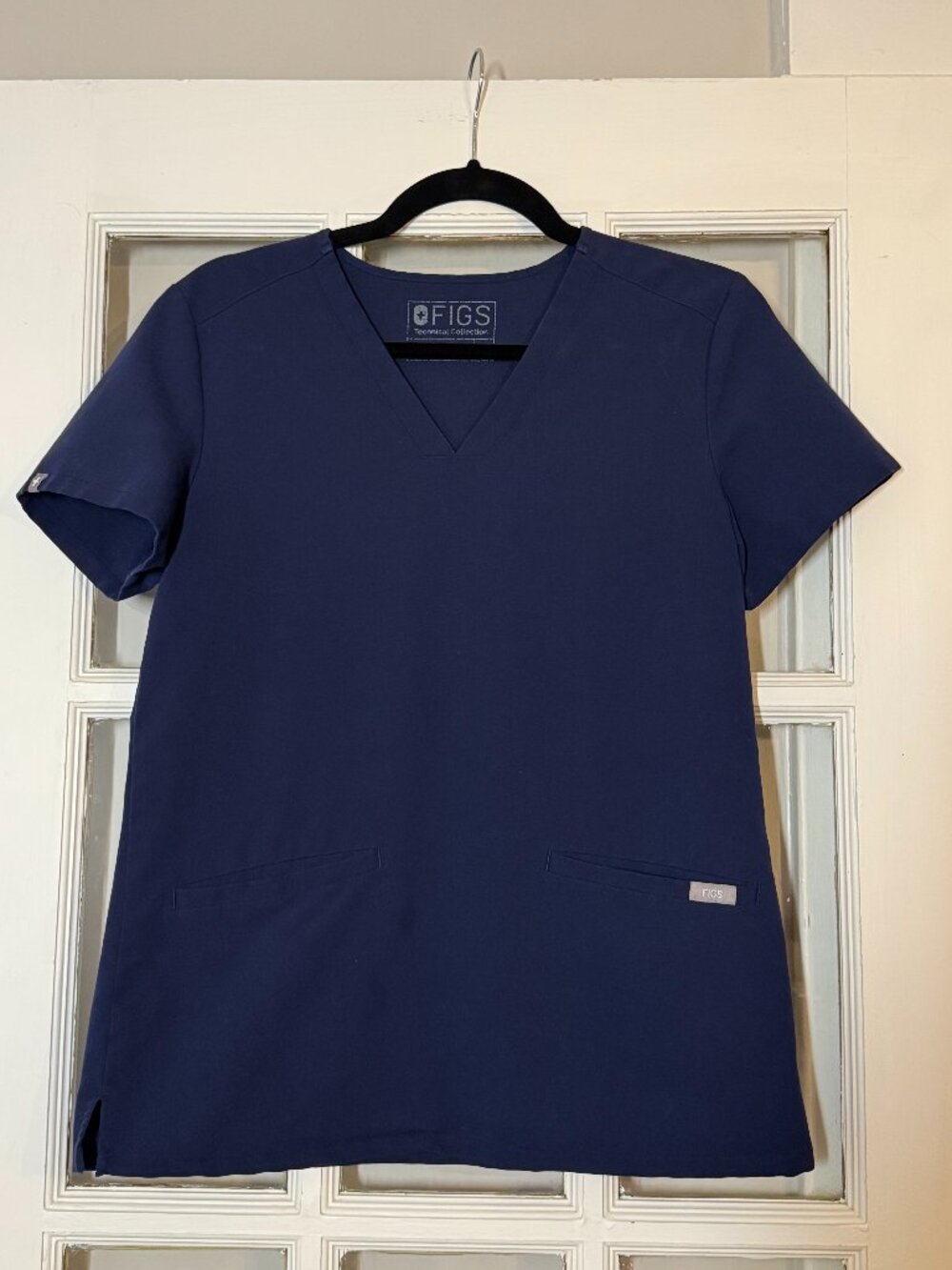 FIGS Navy Casma Scrub Top – XS